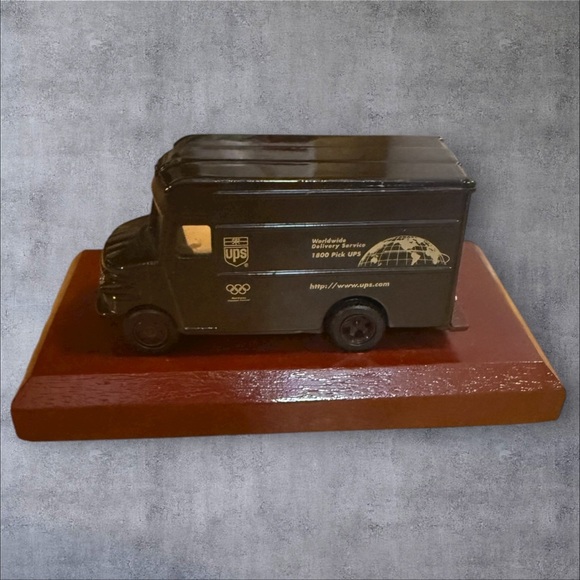 UPS United Parcel Service 1997 90th Anniversary Award, Model Delivery Truck - Picture 4 of 6